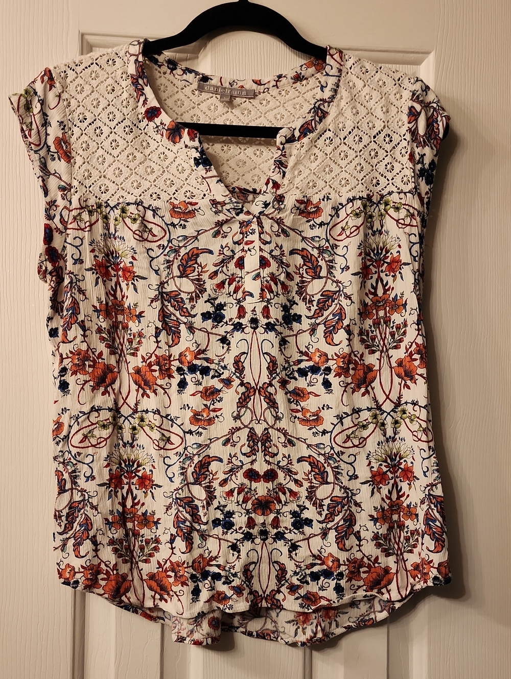 Daniel Rainn White Floral Crochet Yoke Sleeveless Top